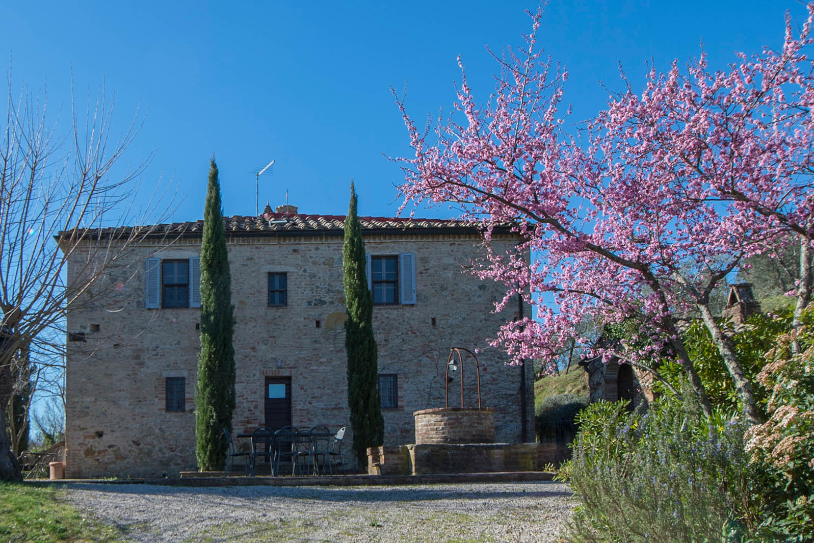 FARMHOUSE FOR SALE IN TUSCANY